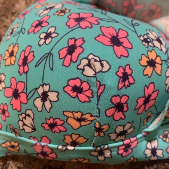 Womenโs bathing suit top - Picture 6 of 6